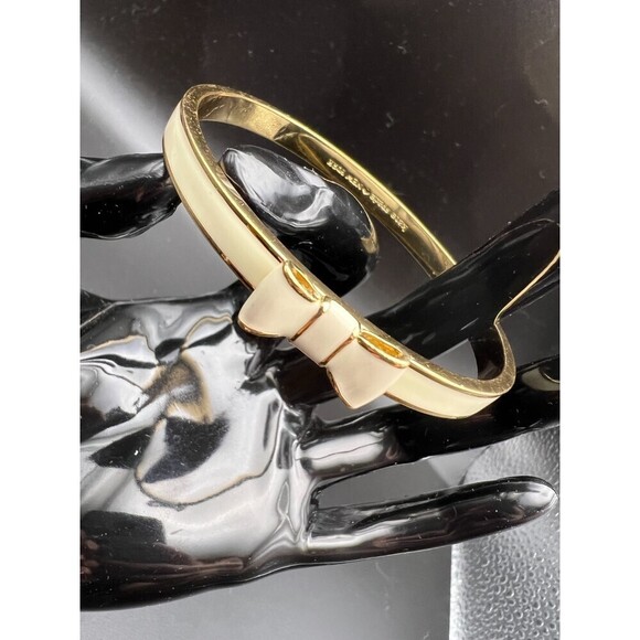 Kate Spade Take a Bow Bangle - Picture 1 of 8